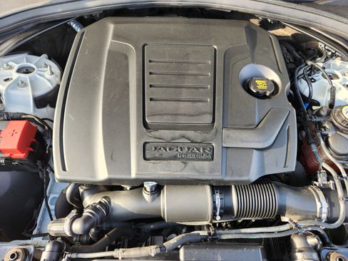 Used 2020 Jaguar F-PACE Prestige image 9