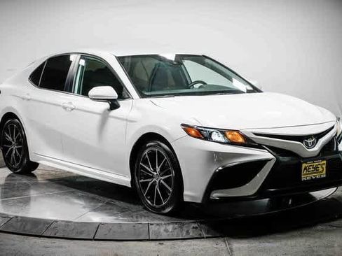 Used 2023 Toyota Camry SE image 5