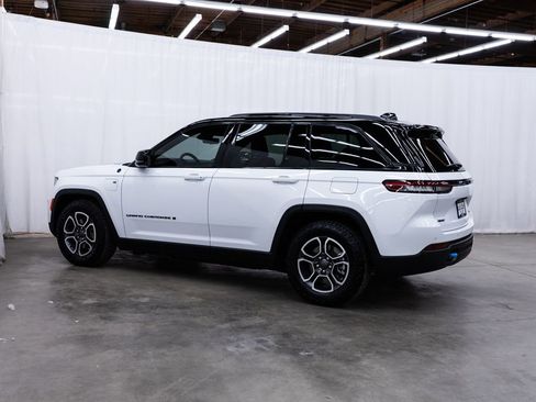 Used 2022 Jeep Grand Cherokee Trailhawk w/ Advanced Protech Group II AWD/4WD image 4