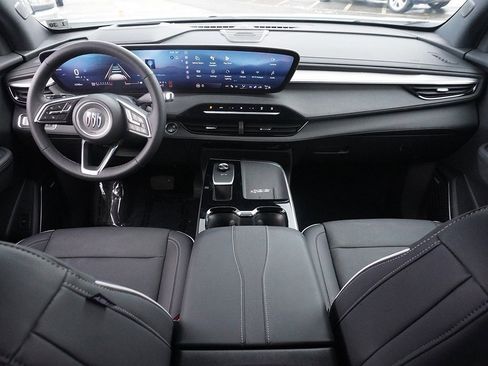 Used 2025 Buick Enclave Preferred w/ Power Package image 46