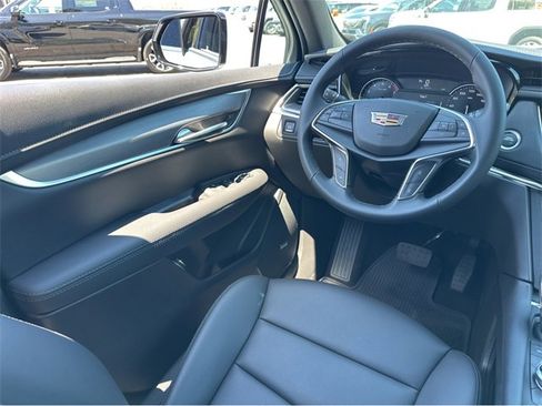 New 2025 Cadillac XT5 Luxury image 16