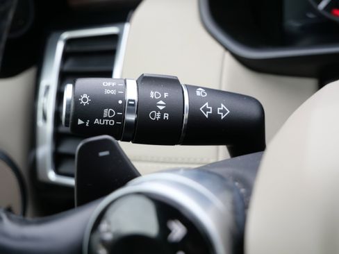 Used 2020 Land Rover Discovery HSE image 23