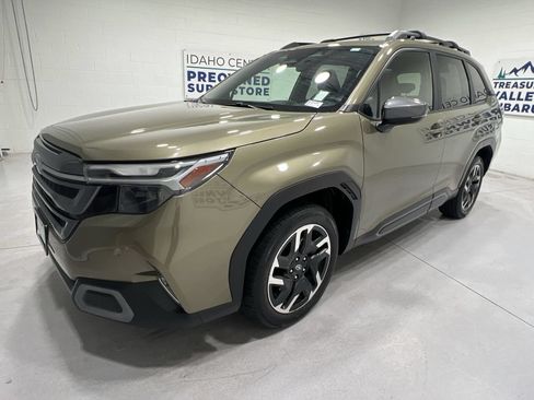 Used 2025 Subaru Forester Limited AWD/4WD image 4