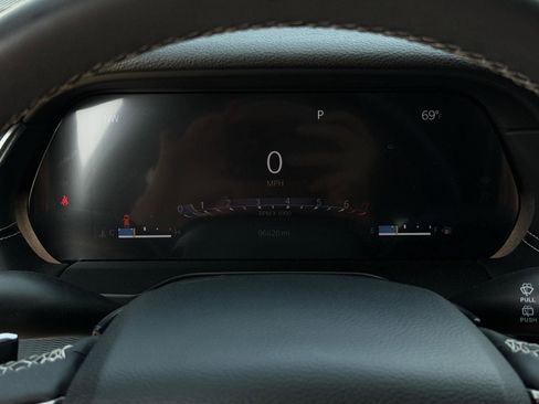 Used 2023 Jeep Grand Cherokee Laredo image 12