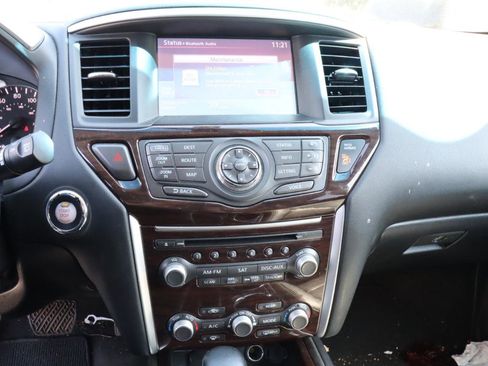 Used 2014 Nissan Pathfinder Platinum FWD image 4