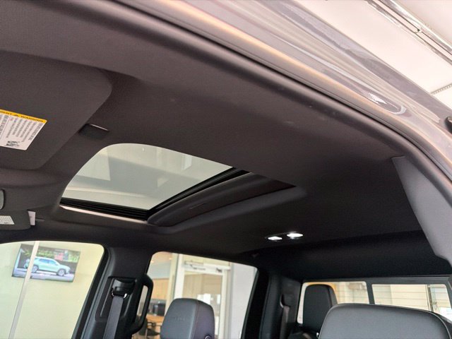 Used 2025 GMC Sierra 2500 AT4 w/ AT4 Premium Plus Package AWD/4WD image 2