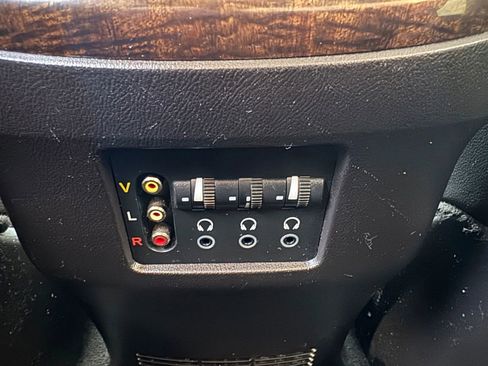 Used 2011 Acura MDX w/ Technology & Entertainment AWD/4WD image 30