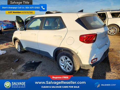 Used 2022 Hyundai Venue SE image 3