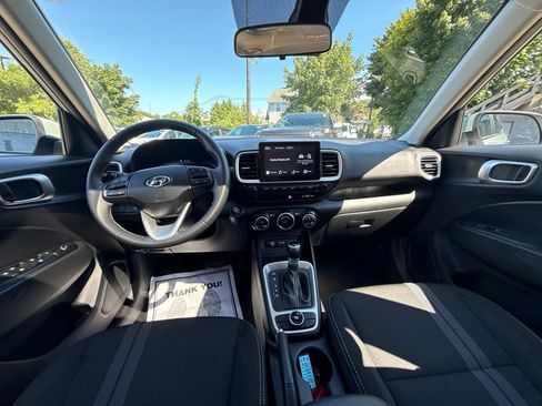Certified 2025 Hyundai Venue SEL FWD image 24