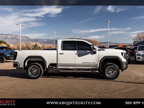 Used 2025 GMC Sierra 2500 SLE w/ SLE Value Package; image 8