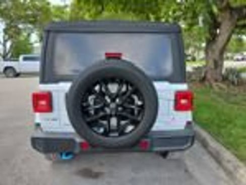 Used 2022 Jeep Wrangler Unlimited Sahara AWD/4WD image 11