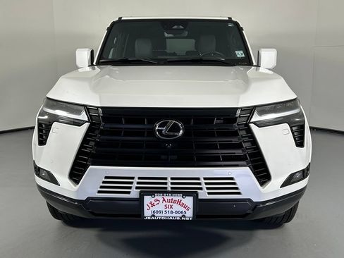 Used 2025 Lexus GX 550 w/ Cold Area Package AWD/4WD image 2