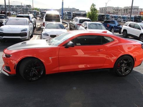 Used 2020 Chevrolet Camaro SS RWD image 5