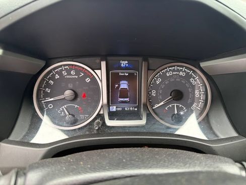 Used 2021 Toyota Tacoma SR5 w/ SR5 Appearance Package (SM) AWD/4WD image 16