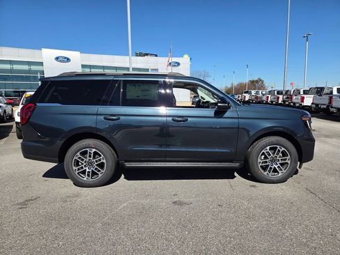 New 2026 Ford Expedition Active image 11