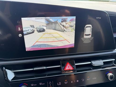 Used 2023 Kia Niro EX Touring FWD image 28