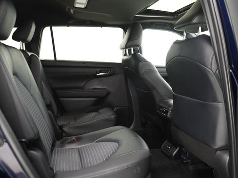 Used 2025 Toyota Highlander XSE AWD/4WD image 14