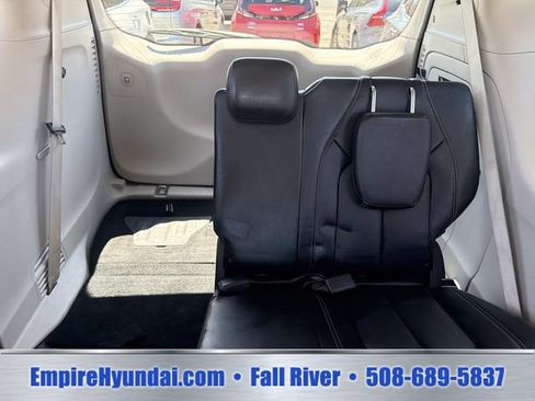 Used 2023 Chrysler Pacifica Touring-L FWD image 17