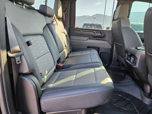 Used 2024 Chevrolet Silverado 2500 ZR2 w/ Technology Package AWD/4WD image 31
