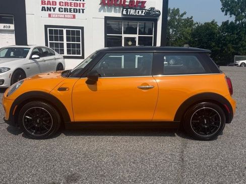 Used 2018 MINI Cooper 2-Door Hardtop w/ Cold Weather Package FWD image 1