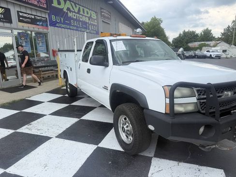 Used 2005 Chevrolet Silverado 3500 4x4 Extended Cab w/ Heavy-Duty Power Package image 4