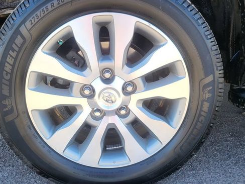 Used 2016 Toyota Sequoia Limited w/ Safety & Convenience Package AWD/4WD image 17