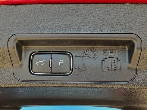 Used 2020 Ford Explorer XLT w/ Equipment Group 202A image 8