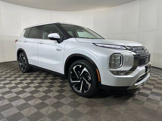 Used 2024 Mitsubishi Outlander SE video 2