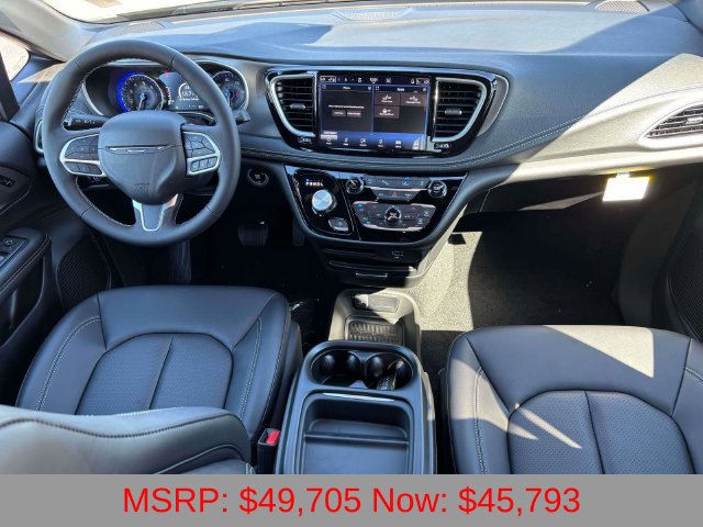 New 2027 Chrysler Pacifica Select AWD/4WD image 2