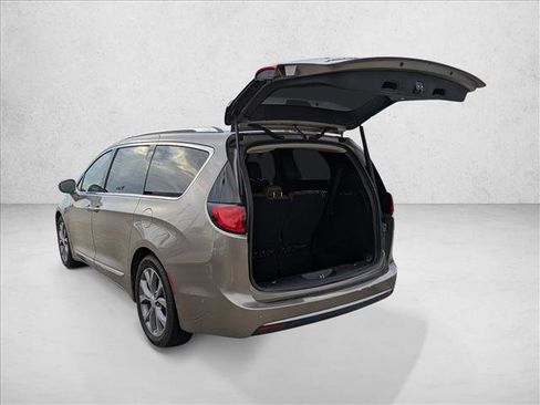 Used 2018 Chrysler Pacifica Limited w/ Advanced Safetytec Group image 7