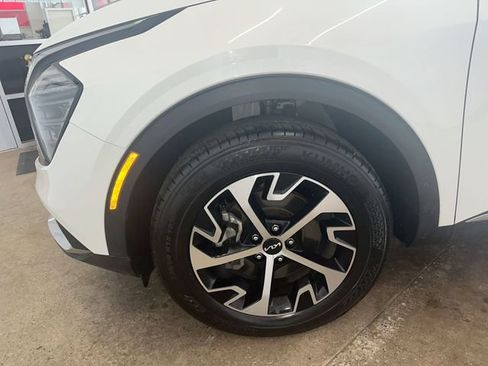 Certified 2025 Kia Sportage EX w/ EX Premium Package AWD/4WD image 21