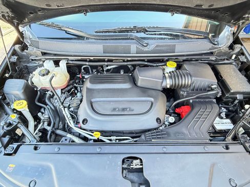 Used 2023 Chrysler Pacifica Touring-L FWD image 34