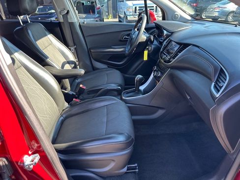 Used 2021 Chevrolet Trax LT image 18