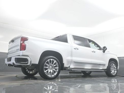 Used 2023 Chevrolet Silverado 1500 High Country w/ High Country Premium Package AWD/4WD image 32
