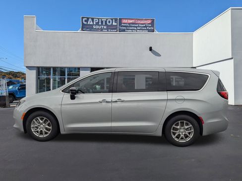 New 2026 Chrysler Voyager LX image 5
