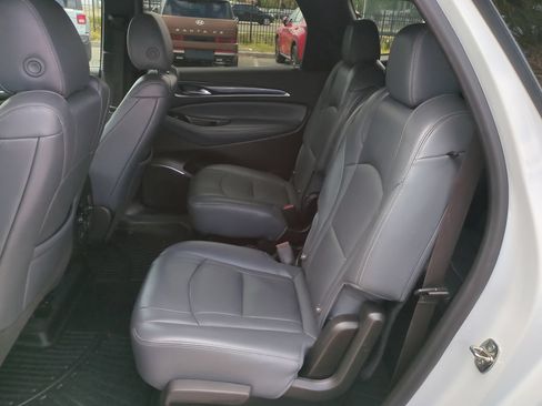 Used 2022 Buick Enclave Premium AWD/4WD image 18