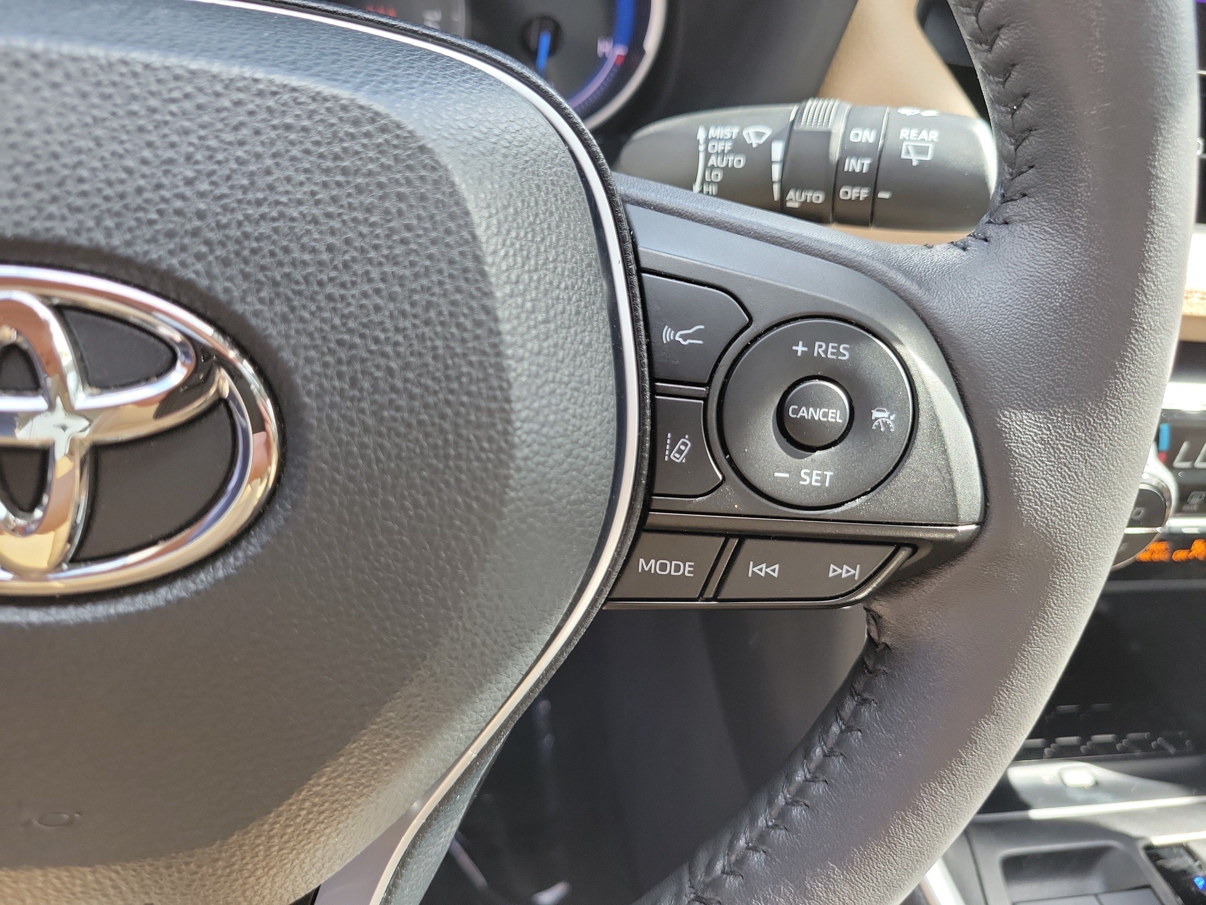 Used 2023 Toyota RAV4 XLE Premium AWD/4WD image 29