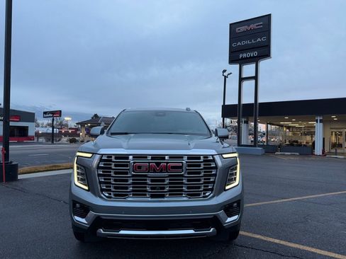Used 2026 GMC Yukon Denali w/ Denali Reserve Package image 3