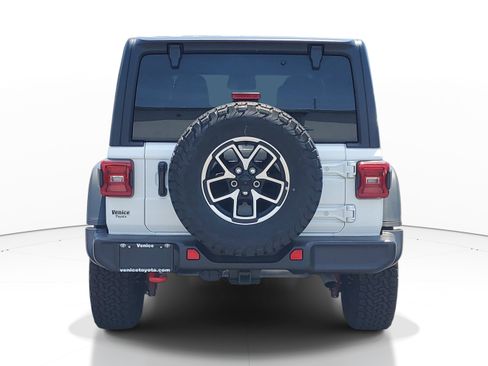 Used 2025 Jeep Wrangler Unlimited Rubicon AWD/4WD image 5