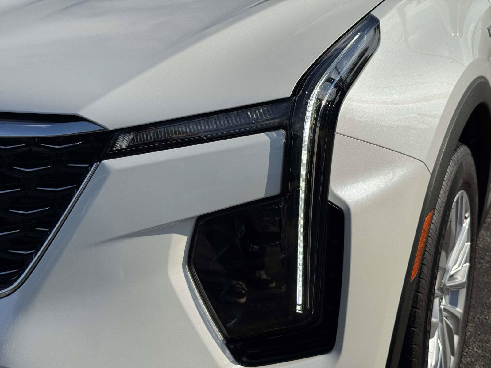 Used 2024 Cadillac XT4 Luxury w/ Cold Weather Package AWD/4WD image 9