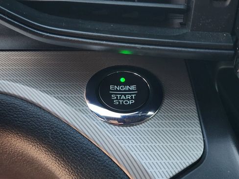 Used 2020 Ford Explorer XLT image 25