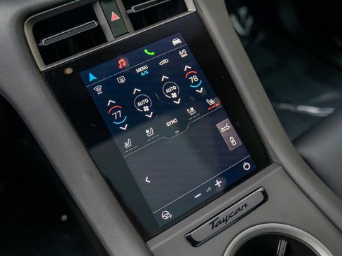 Used 2025 Porsche Taycan image 19