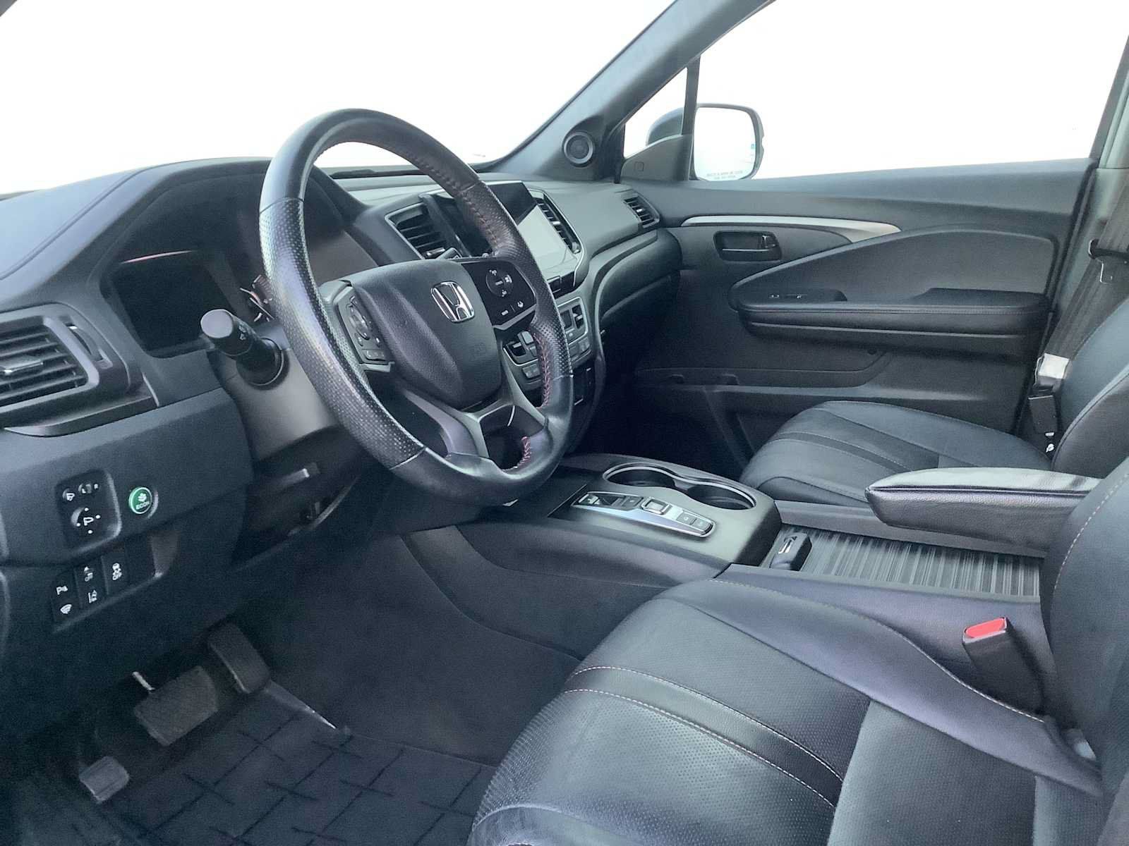 Used 2023 Honda Passport TrailSport image 3