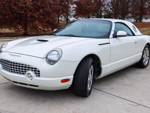 Used 2002 Ford Thunderbird image 2