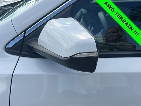 Used 2023 GMC Terrain SLE w/ Driver Convenience Package image 10