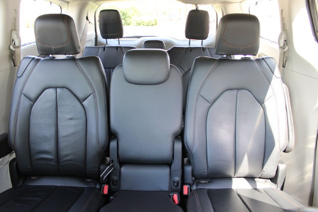 Used 2018 Chrysler Pacifica Touring-L w/ Tire & Wheel Group FWD image 36
