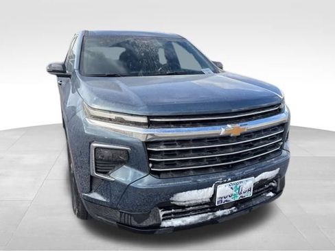 Used 2025 Chevrolet Traverse LT image 6