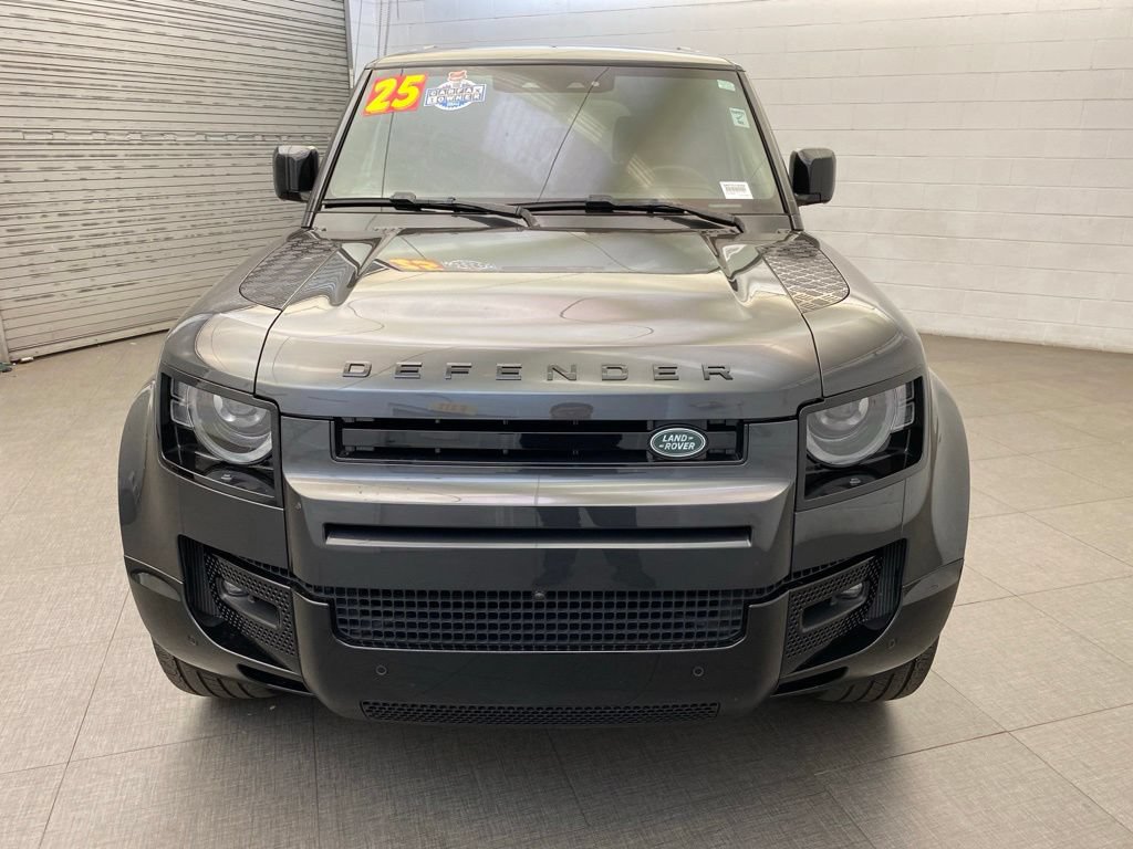 Used 2025 Land Rover Defender 110 X-Dynamic SE AWD/4WD image 3