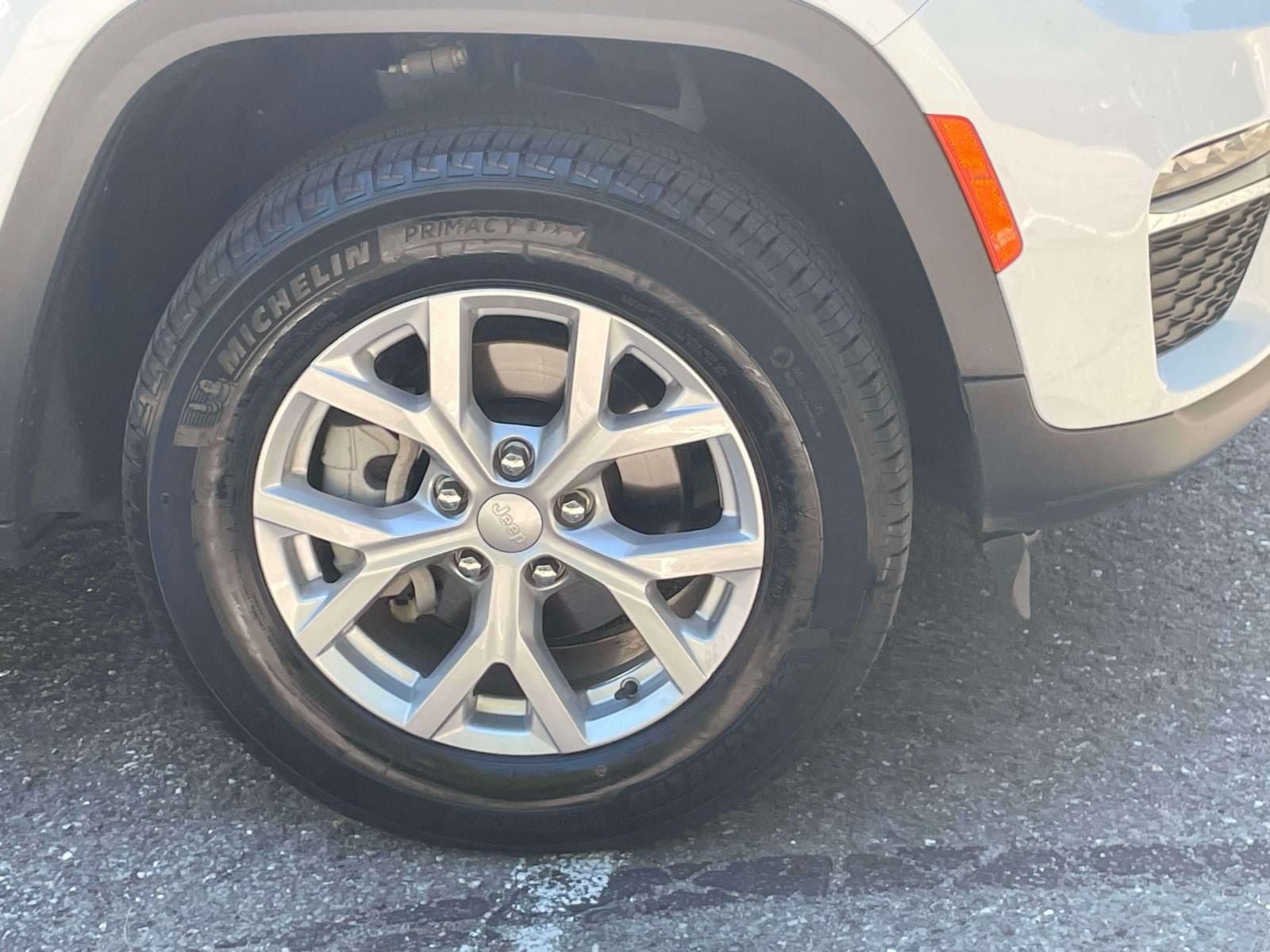 Used 2023 Jeep Grand Cherokee Limited AWD/4WD image 9