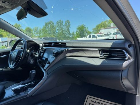 Used 2020 Toyota Camry SE FWD image 19